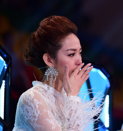 Showbiz ngày càng bon chen, giả dối