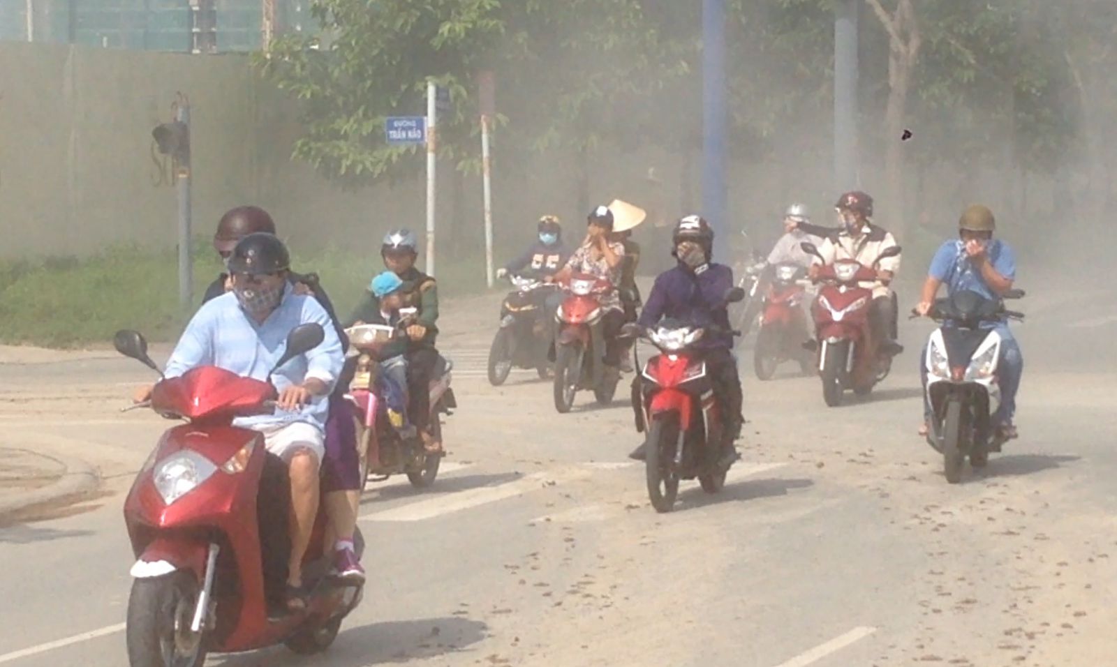 
&Ocirc; nhiễm kh&ocirc;ng kh&iacute; nguy&ecirc;n nh&acirc;n g&acirc;y bệnh h&ocirc; hấp, tim mạch
