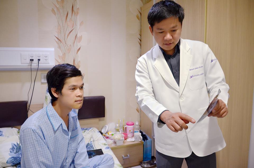 Gương mặt mới của thầy giáo trẻ được cắt nối hàm