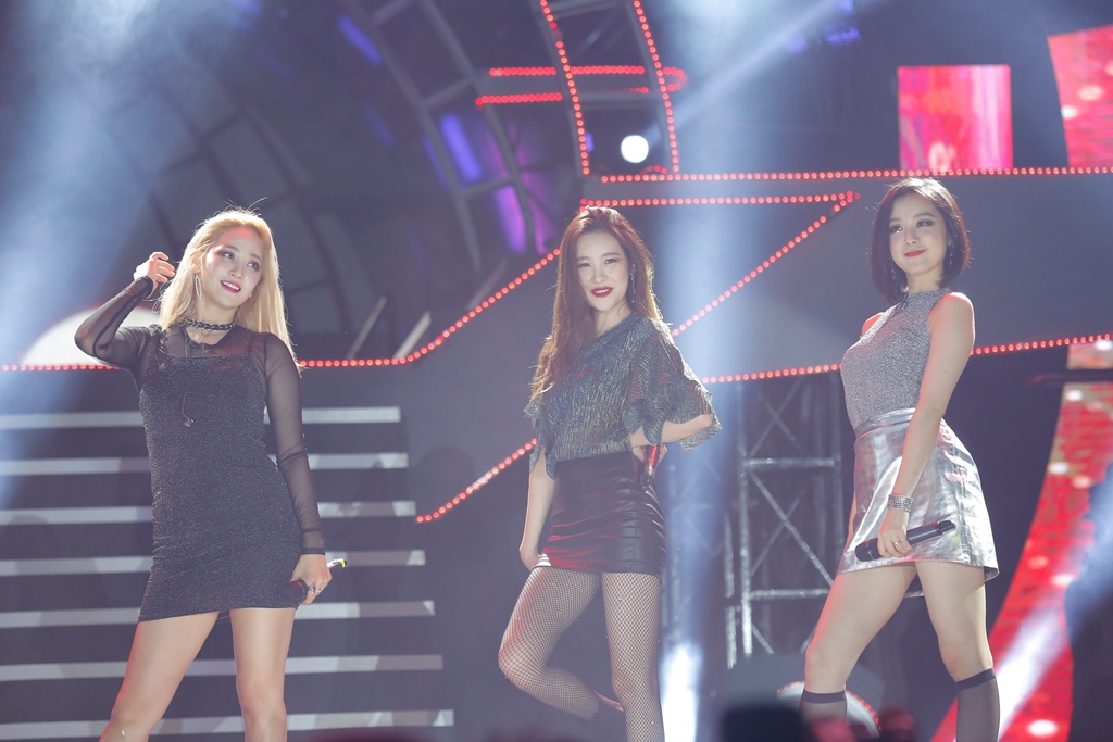 C&aacute;c c&ocirc; n&agrave;ng Wonder Girls xinh đẹp khiến kh&aacute;n giả Việt trẻ nao l&ograve;ng