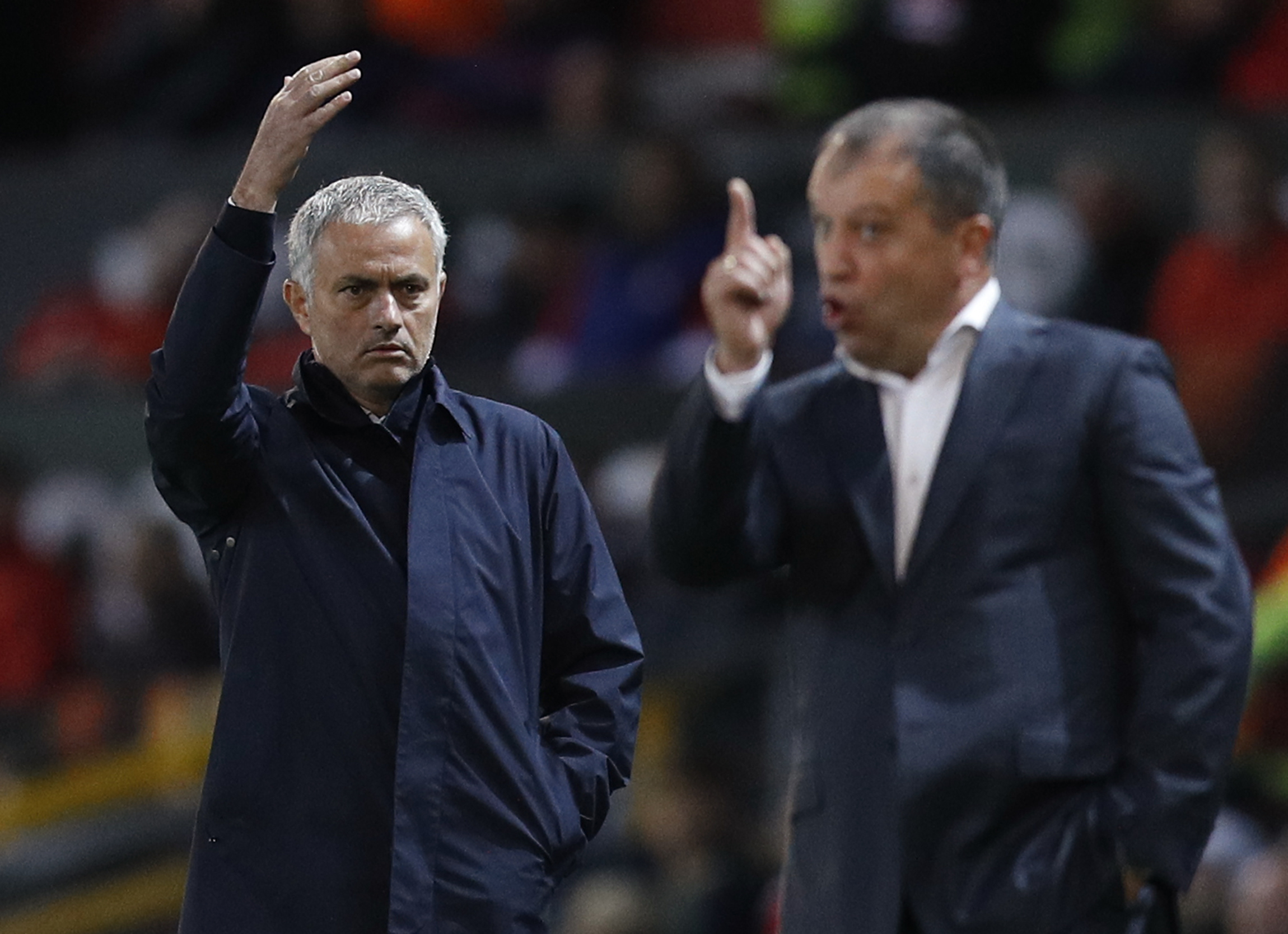 Mourinho nổi điên, chửi trợ lý ngay trên đường piste