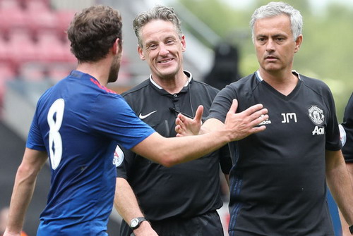 HLV Mourinho tiết lộ “chuyện hiềm khích” với Juan Mata