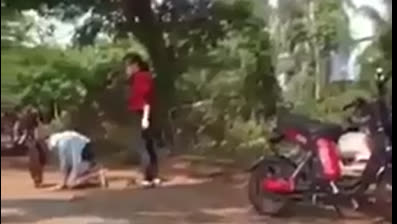2 nữ sinh đánh nhau vì mâu thuẫn trên facebook bị hạ hạnh kiểm