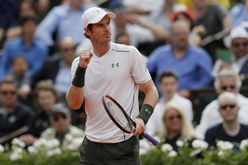 Wawrinka thăng hoa, Murray nhọc nhằn thoát hiểm