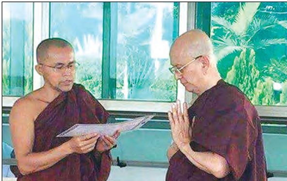 Cựu tổng thống Myanmar xuống tóc đi tu
