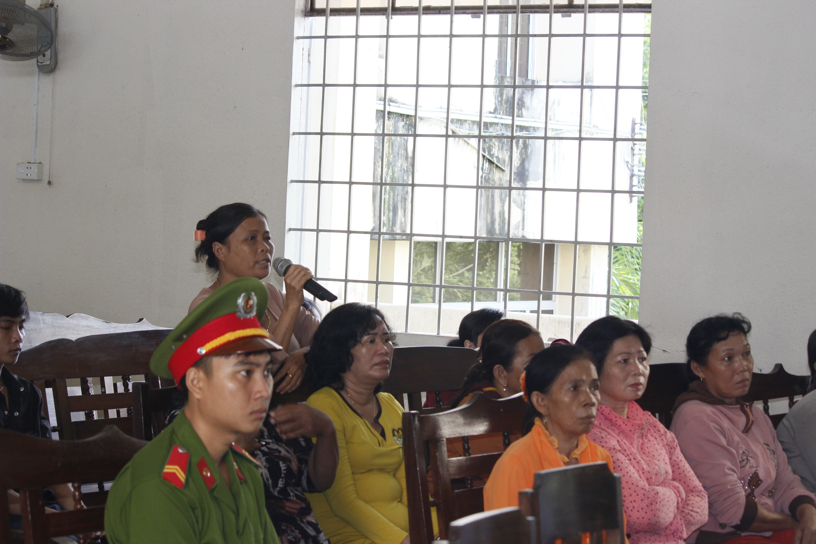 
Nạn nh&acirc;n kể lại sự việc bị lừa

