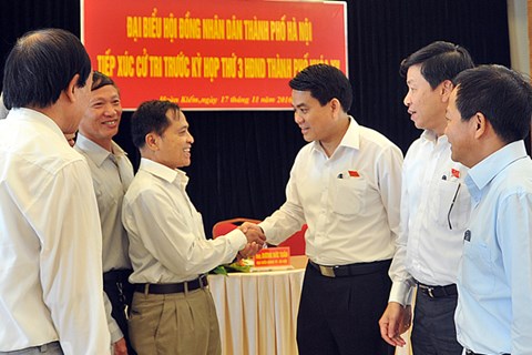 Chủ tịch Hà Nội: Làm sạch hồ Tây phải hút hàng triệu tấn bùn