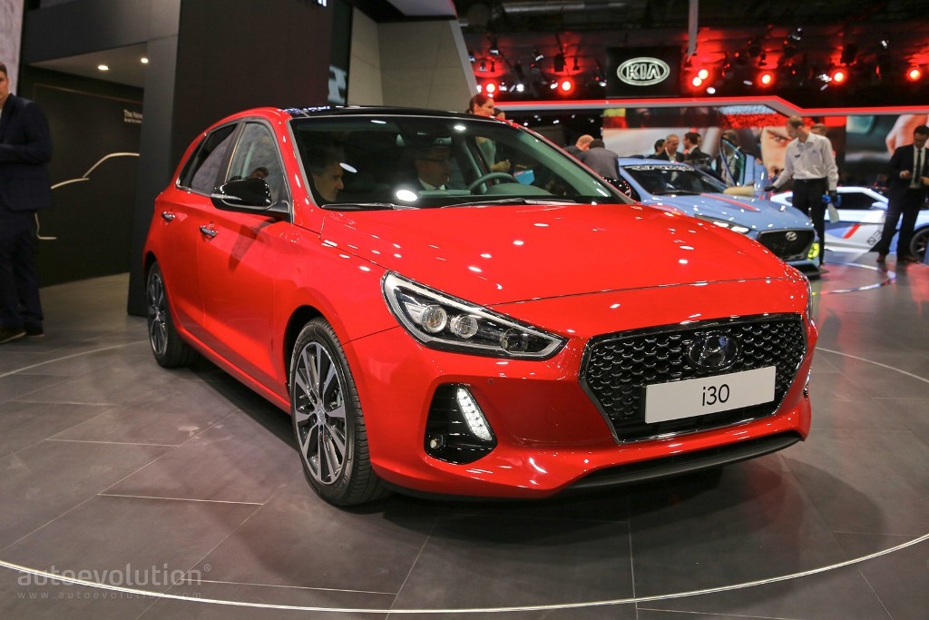 Hyundai i30 hatchback mới có nội thất "kì lạ"