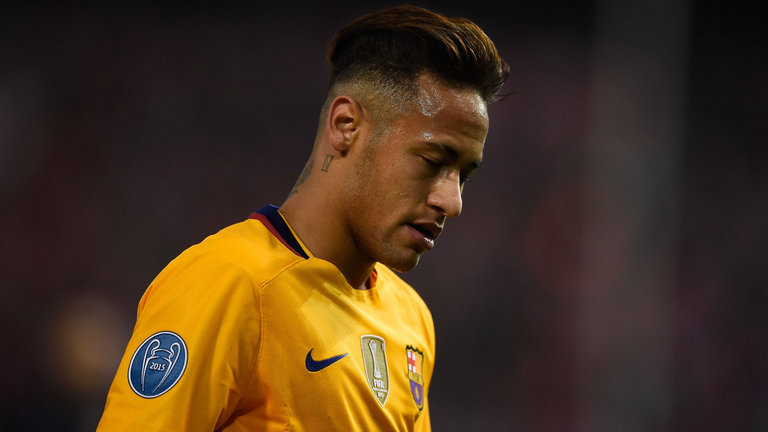 Neymar nổi điên nạt đàn anh ngay trên sân