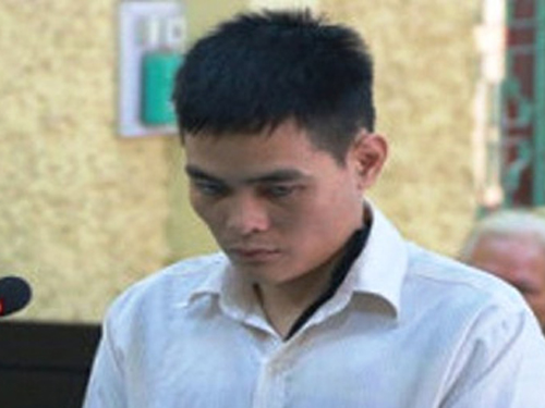 Kẻ ngáo đá cầm dao đập phá tiệm vàng, chém chết hàng xóm