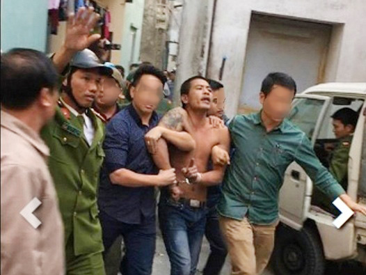 Nam thanh niên đập phá nghĩa trang, chém cảnh sát bị thương