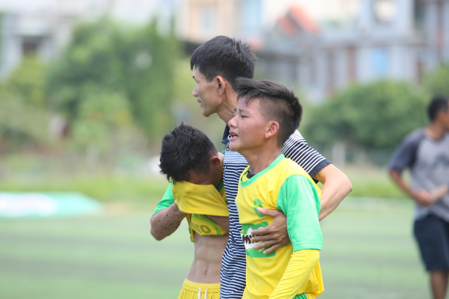 Bóng đá Hà Nội và Đà Nẵng bị tố gian lận tuổi