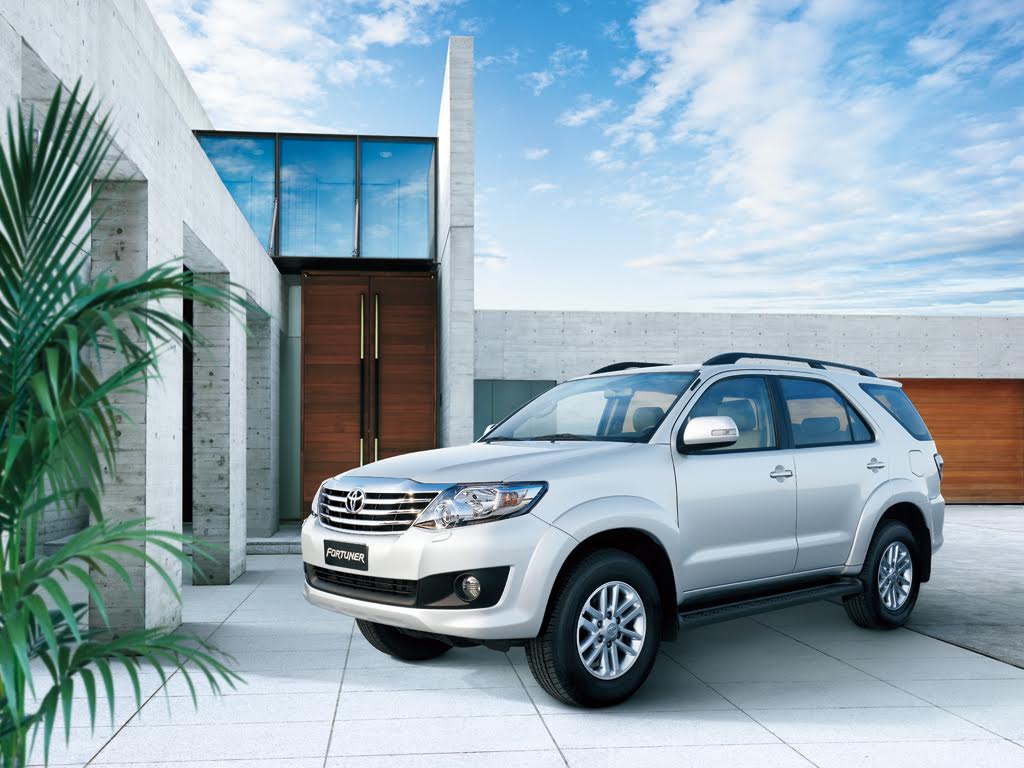 Nghịch lý Toyota Fortuner: xe bán chạy thiếu nhiều chức năng