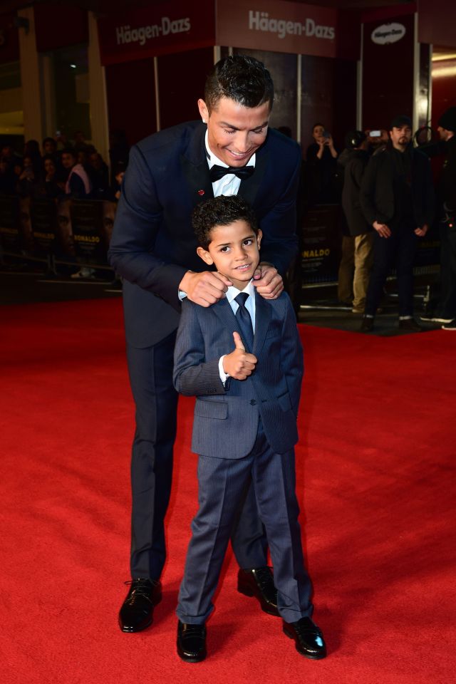 Ronaldo luôn truyền cảm hứng đam mê bóng đa cho con dù không ép buộc sẽ theo nghiệp bố sau này