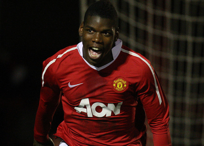 M.U chi 100 triệu bảng cho Pogba, Chelsea thừa cơ hội dụ Messi