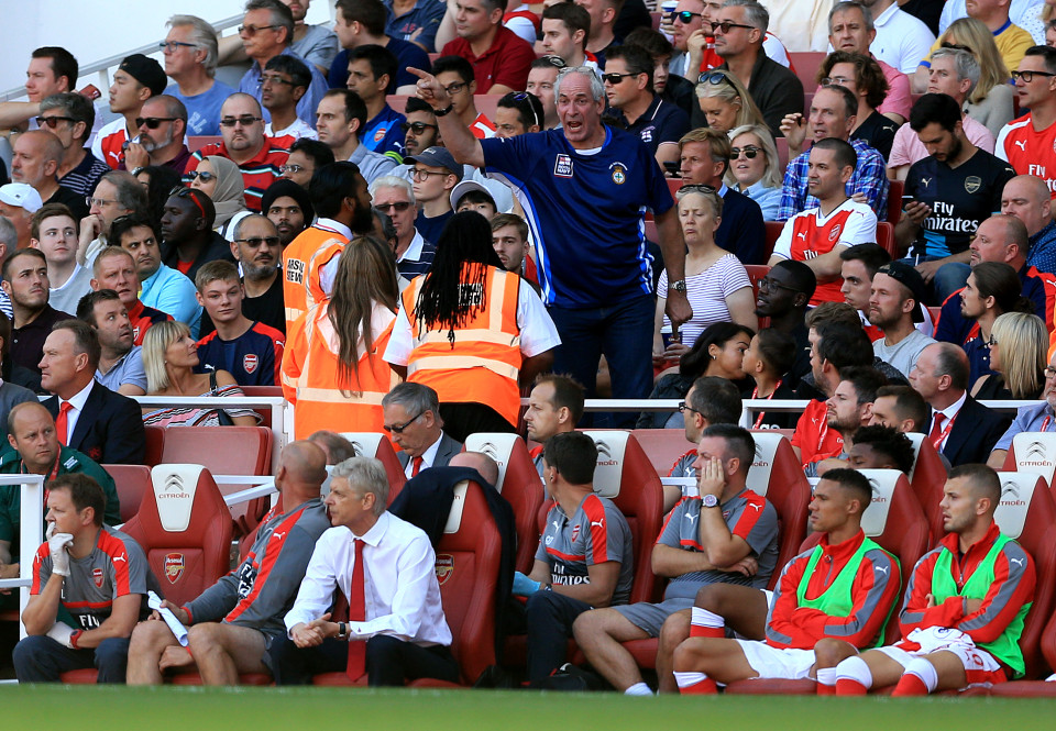 Arsenal thua đau, Wenger bị CĐV điểm mặt