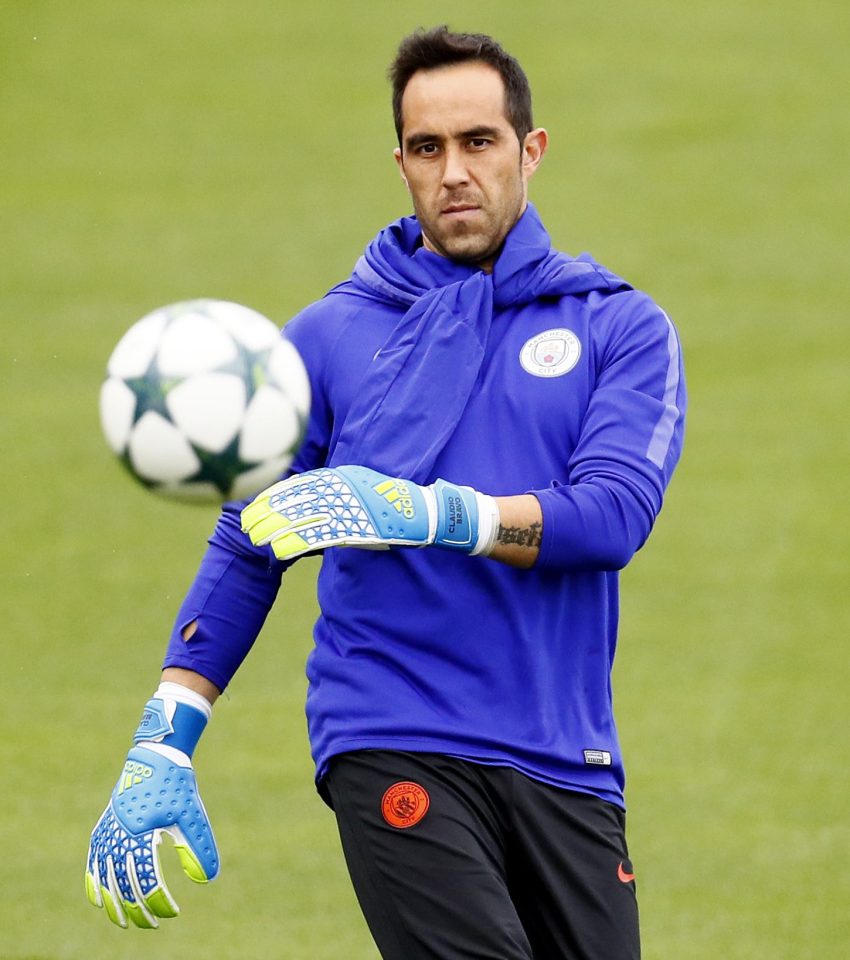 Thủ môn Claudio Bravo