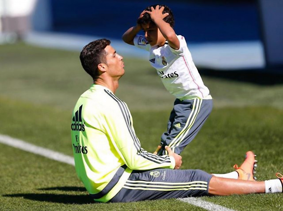 Quý tử Ronaldo ghi bàn trận ra mắt Pozuelo