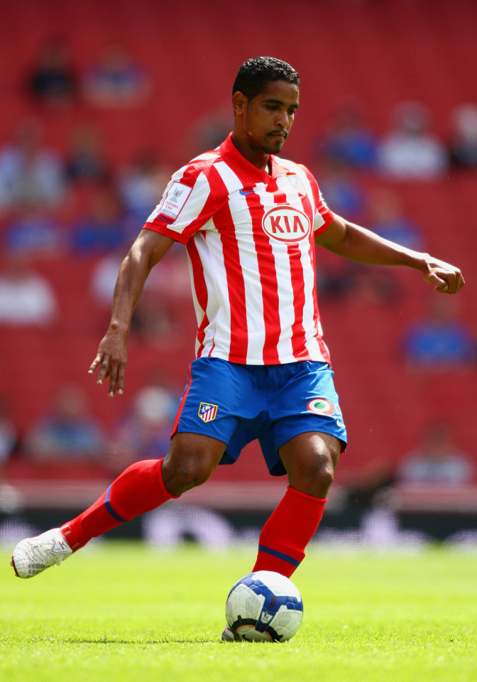 
Cleber Santana, cầu thủ chết trong vụ tai nạn m&aacute;y bay ở Colombia, từng kho&aacute;c &aacute;o Atletico Madrid
