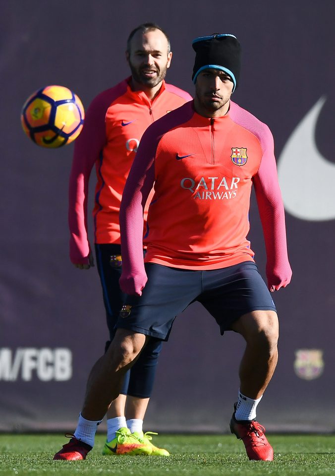 Suarez rất nghi&ecirc;m t&uacute;c trong buổi tập