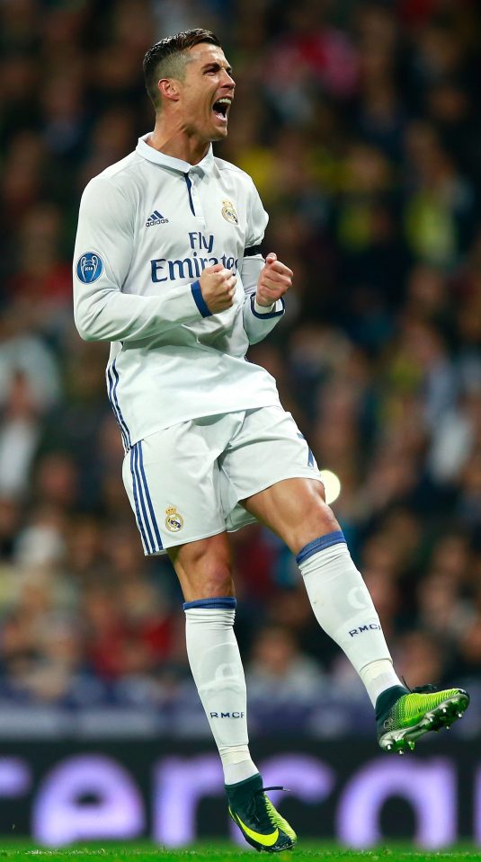 Ronaldo đã dùng iền để che giấu bí mật đời tư của mình