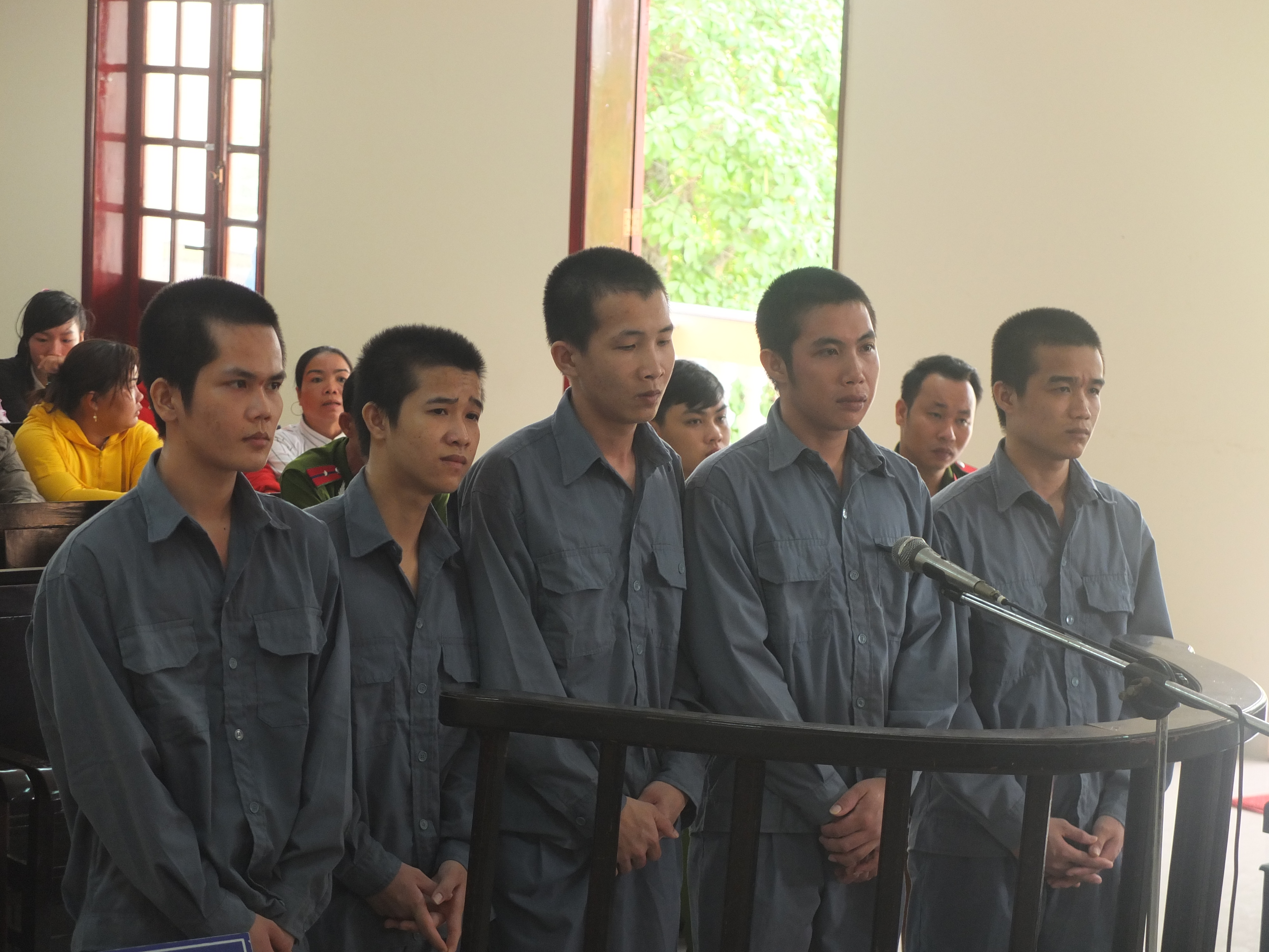 Cháu mâu thuẫn khi hát karaoke, chú bị đâm chết