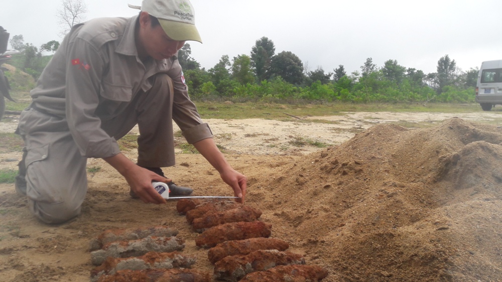 Phát hiện 21 quả đạn pháo dưới móng nhà