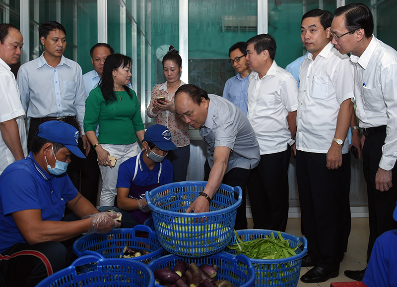 Thủ tướng "vi hành", ăn phở, uống cà phê ở TP HCM