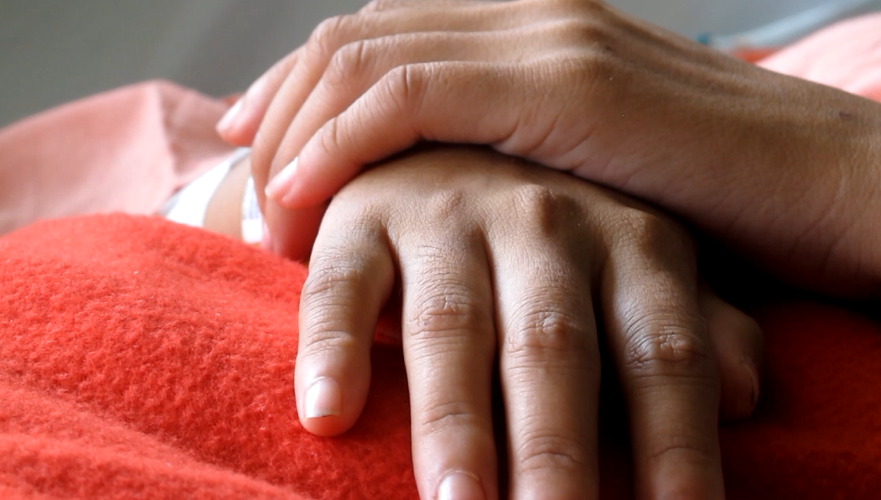 
Hiện tại gia đ&igrave;nh em rất kh&oacute; khăn, nhờ sự chung tay của cộng đồng
