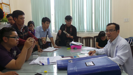 Nữ sinh viên bị tạt axít phỏng 3/4 khuôn mặt, mù 1 mắt
