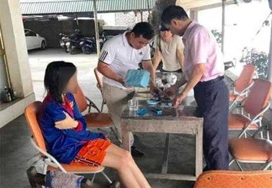 Biết bạn trai có vợ, nữ sinh lớp 11 nhảy cầu tự tử