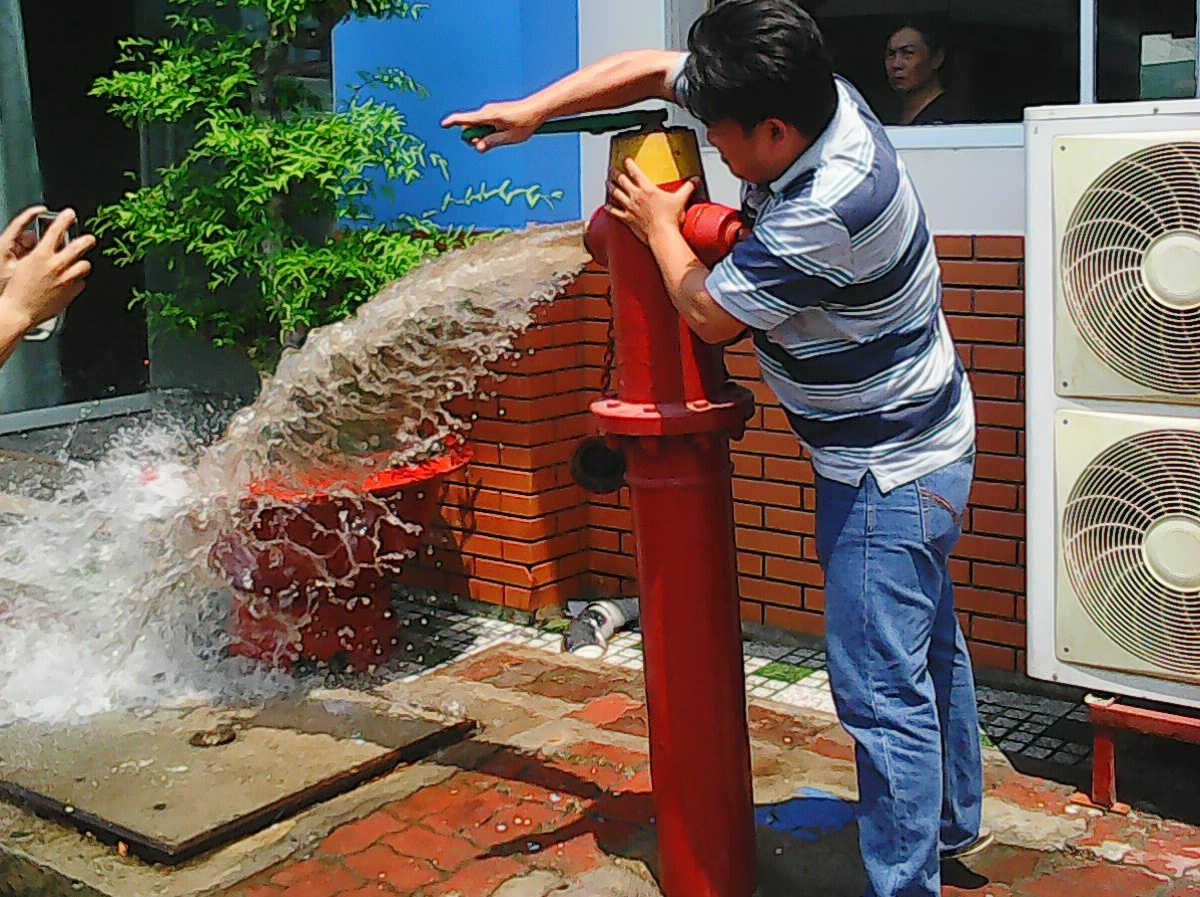 Làm rõ vụ trụ nước chữa cháy bị tố hỏng