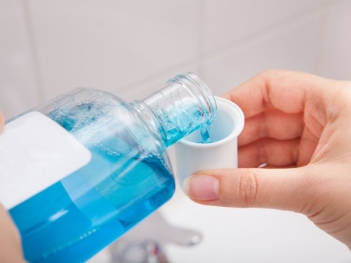 Dùng nước súc miệng thế nào cho hiệu quả?
