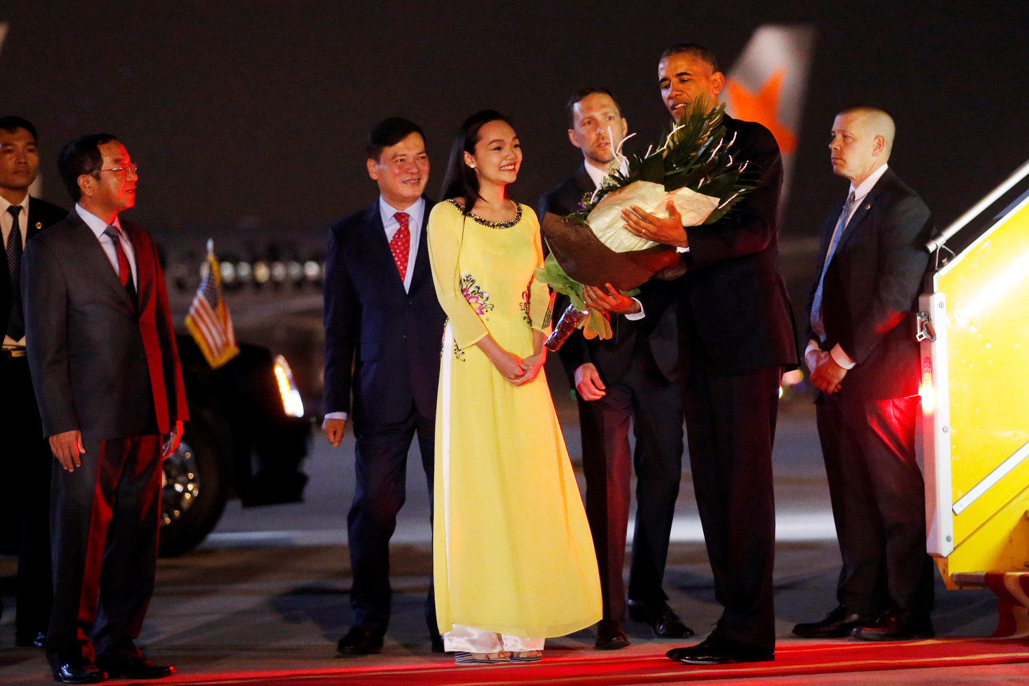 Hình ảnh đầu tiên của Tổng thống Obama tại Việt Nam