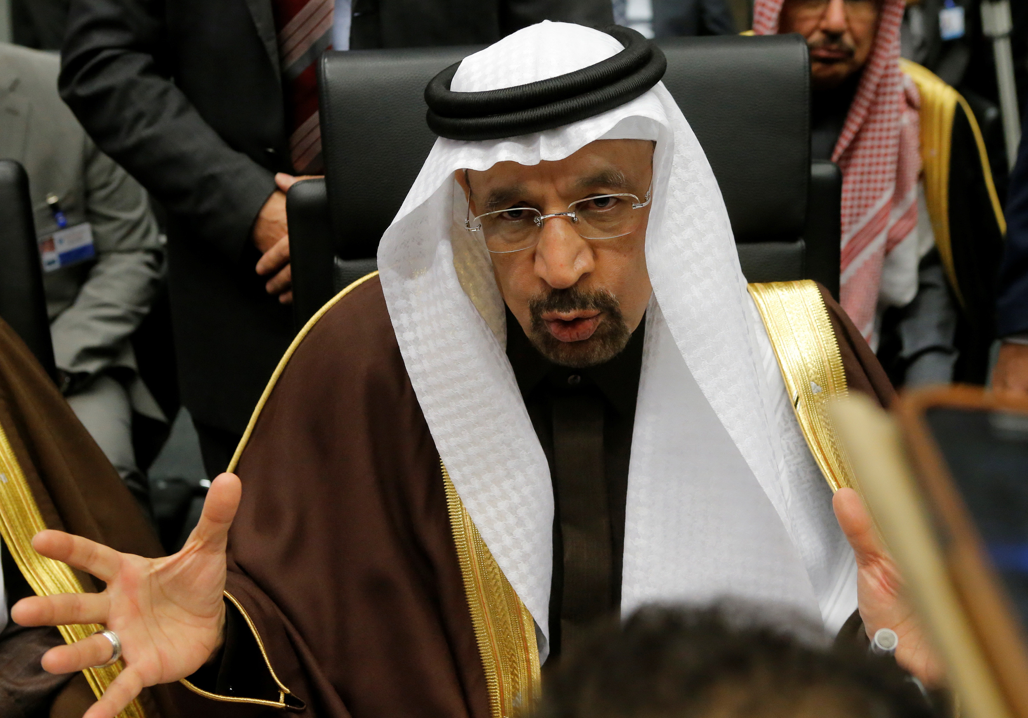 OPEC lùi để tiến
