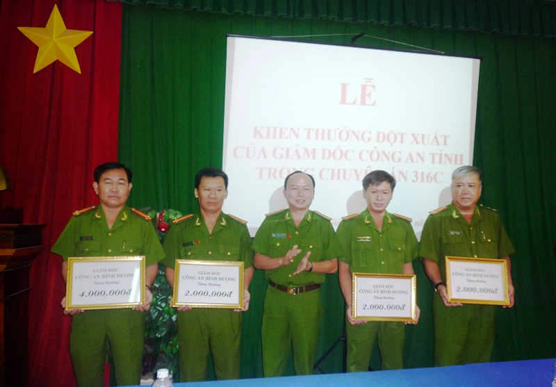 Thưởng nóng ban chuyên án bắt băng cướp của “nữ tặc”