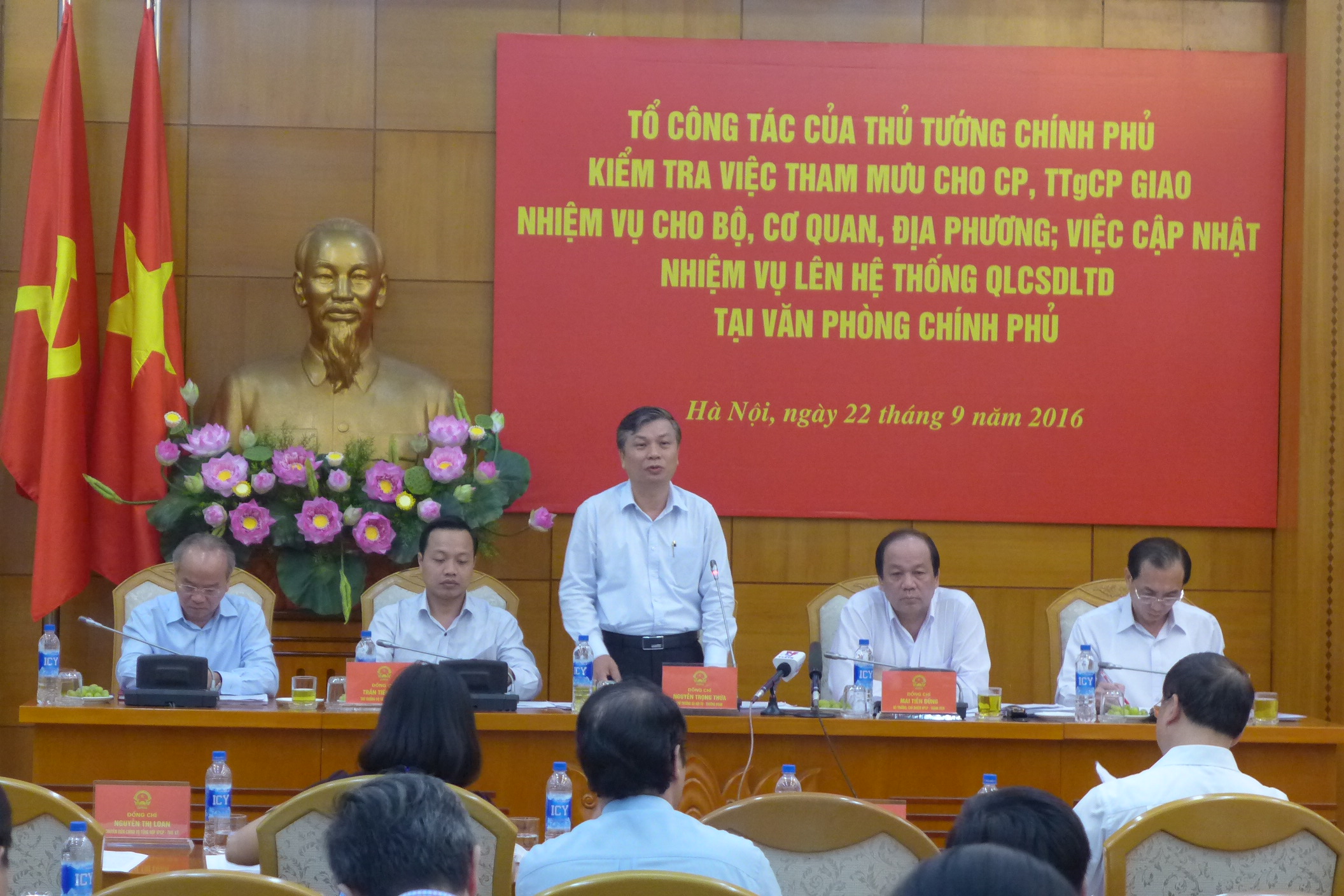 Họp quá nhiều do bộ trưởng, chủ tịch tỉnh "đẩy" việc lên