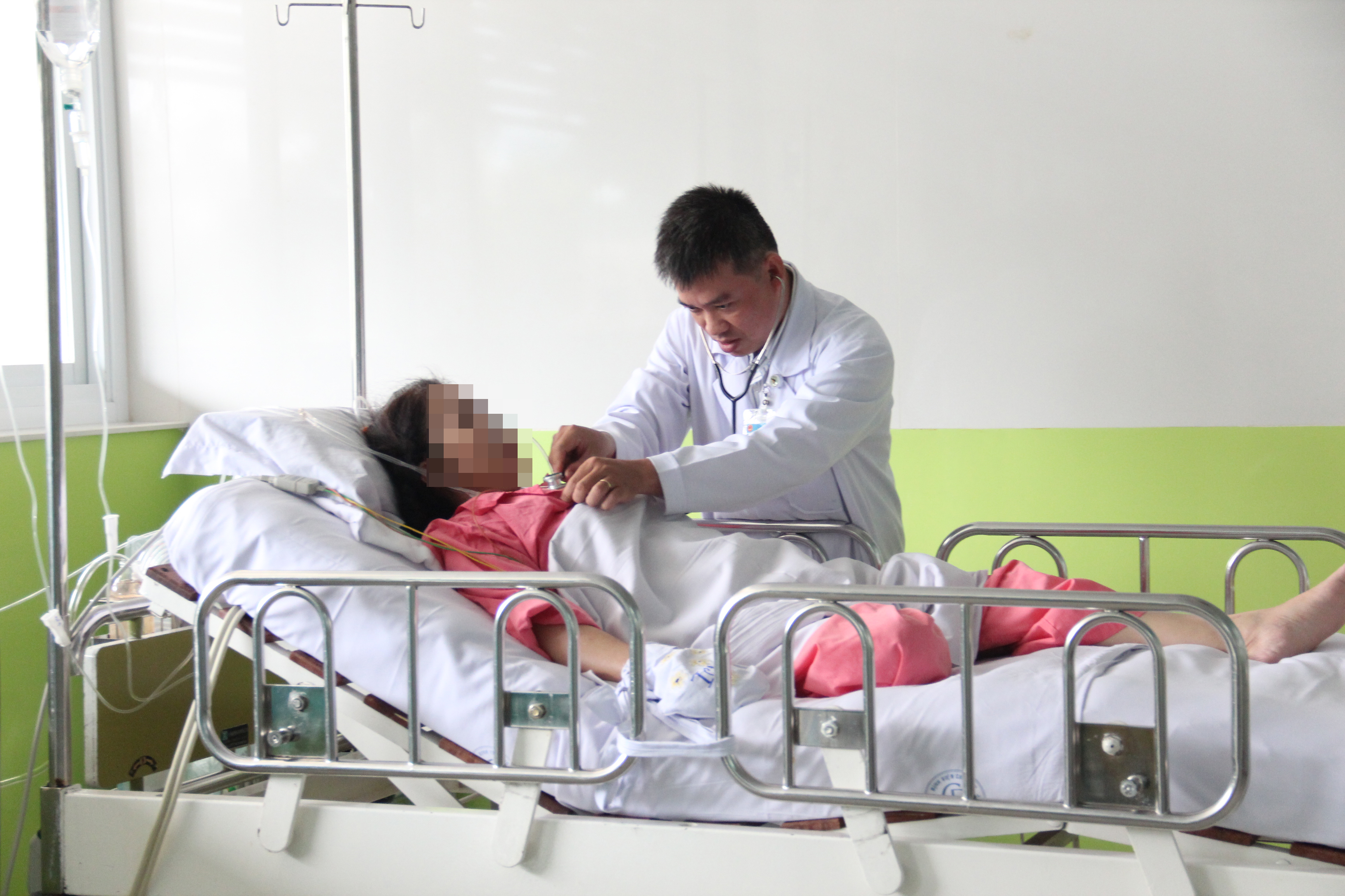 Bị bệnh "trái tim tan vỡ", người phụ nữ hôn mê