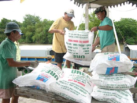 Phân bón nội gặp khó vì thuế GTGT