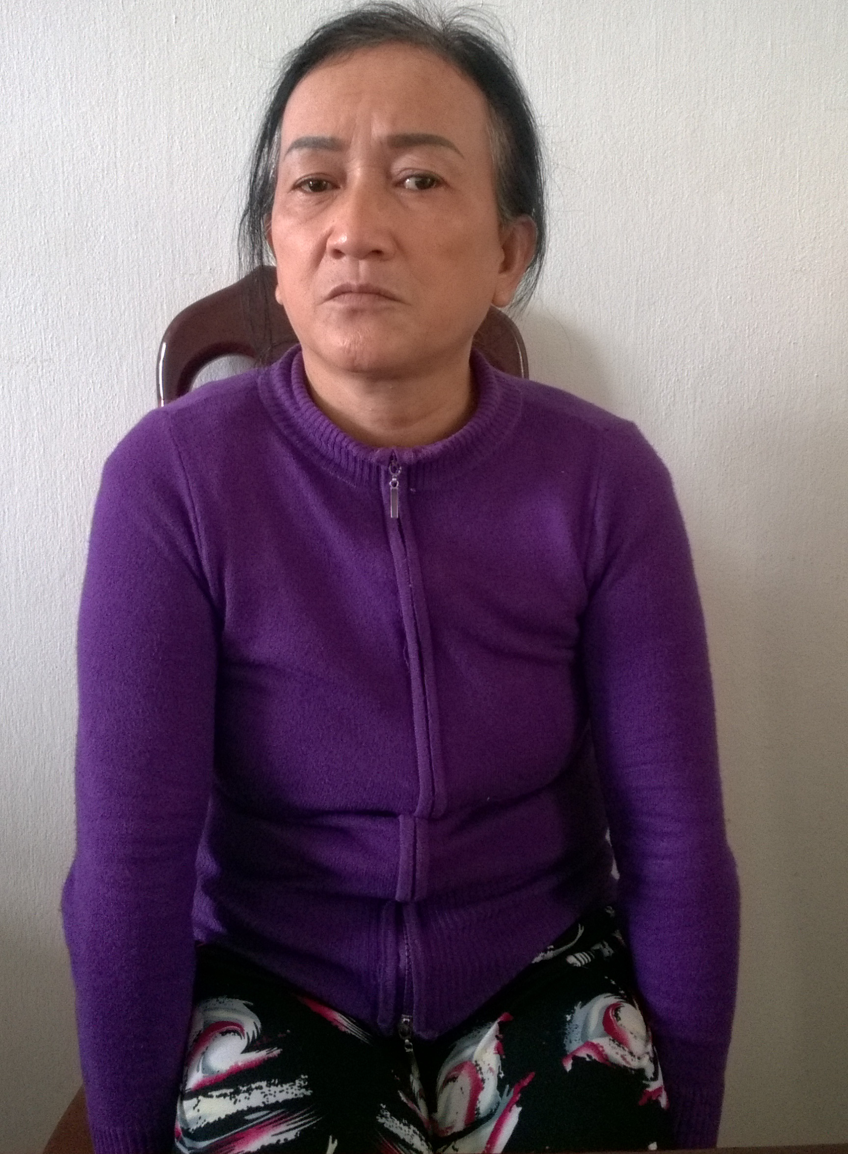 
B&agrave; Minh ra đầu th&uacute; sau 15 năm trốn truy n&atilde;
