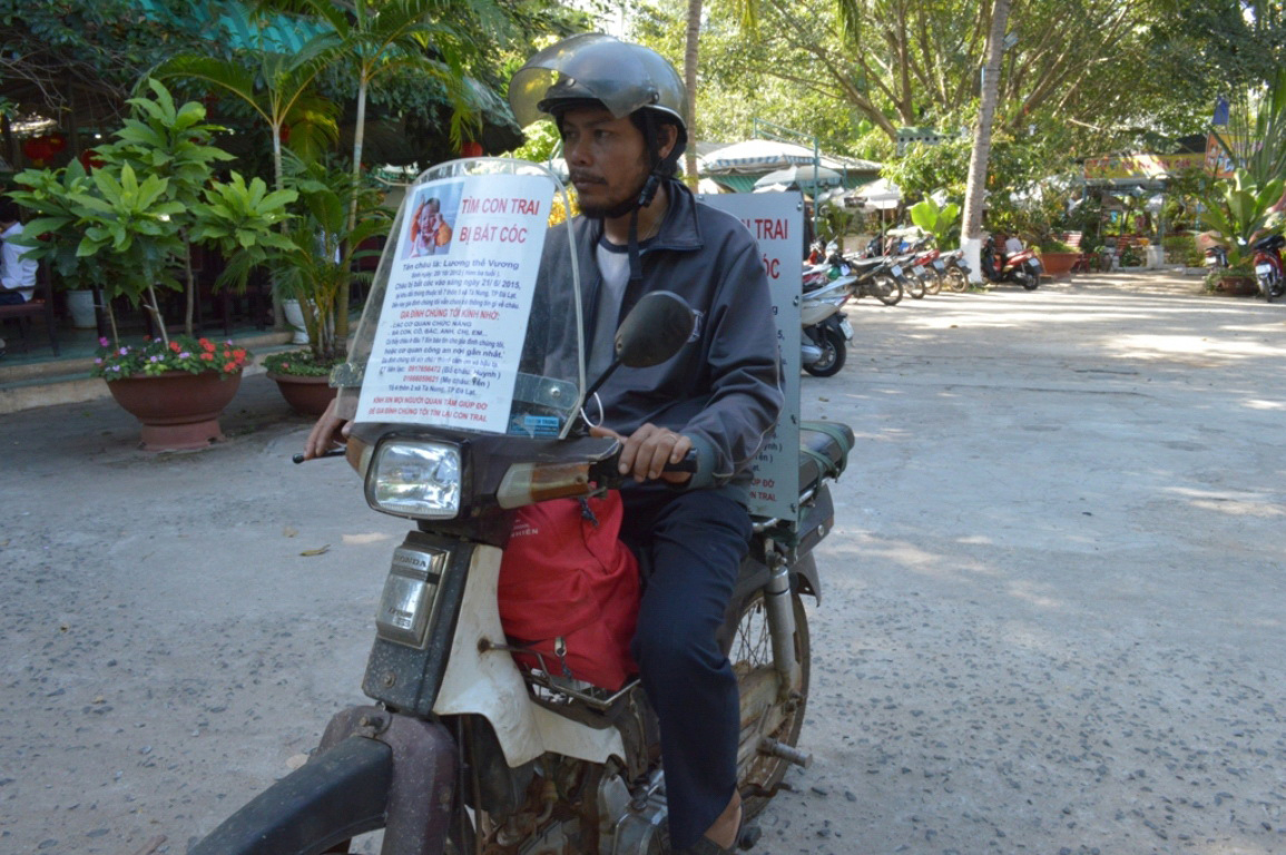 Rong ruổi tìm con