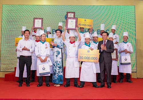 Trao giải cho các đội phía Bắc vào vòng chung kết