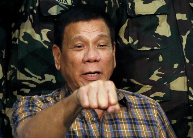 Tổng thống Philippines buột miệng lộ tin mật