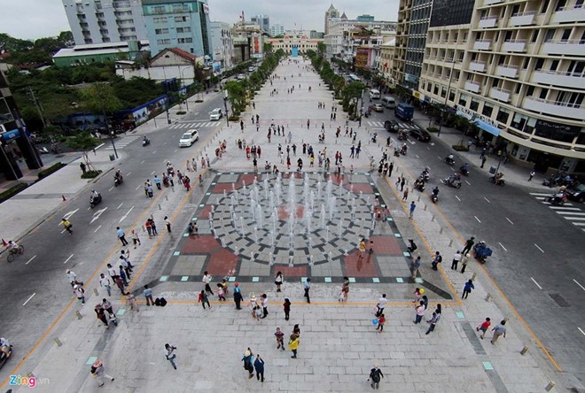 Gi&aacute; đất tại phố đi bộ Nguyễn Huệ nằm trong top đắt nhất thế giới. Ảnh: L&ecirc; Qu&acirc;n.