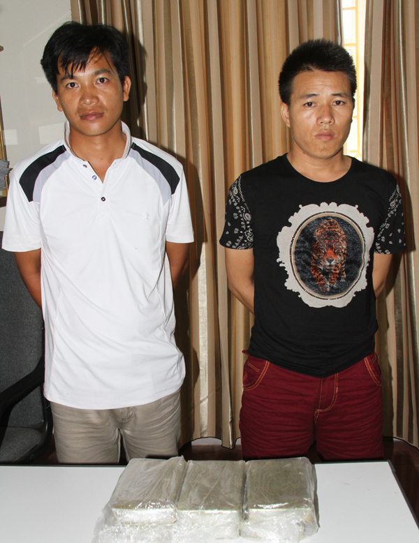 Ba ngày, bắt 3 vụ vận chuyển 9 bánh heroin, 1 kg thuốc phiện