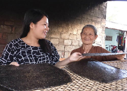 Thạc sĩ kinh tế bán bánh tráng dừa kiếm 2 triệu đồng/ngày