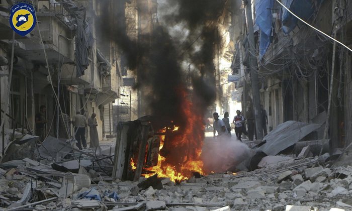 Aleppo tan tác vì không kích. Ảnh: AP