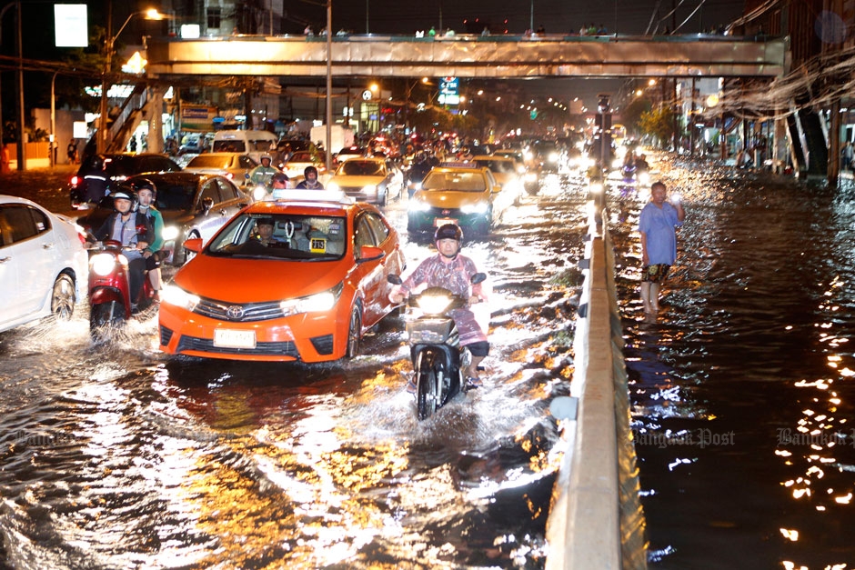 Bangkok khổ sở trong "ác mộng" bì bõm