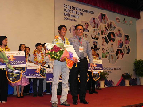 M&ocirc; h&igrave;nh trồng l&uacute;a sạch của ch&agrave;ng trai V&otilde; Văn Tiếng ở Đồng Th&aacute;p đạt giải nhất cuộc thi khởi nghiệp. Ảnh: BTC