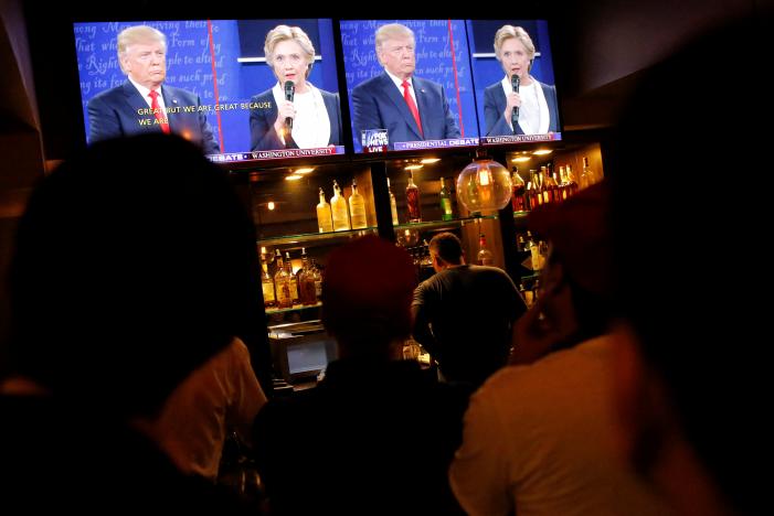 Tranh luận vòng 2: Ông Trump đòi bỏ tù bà Clinton
